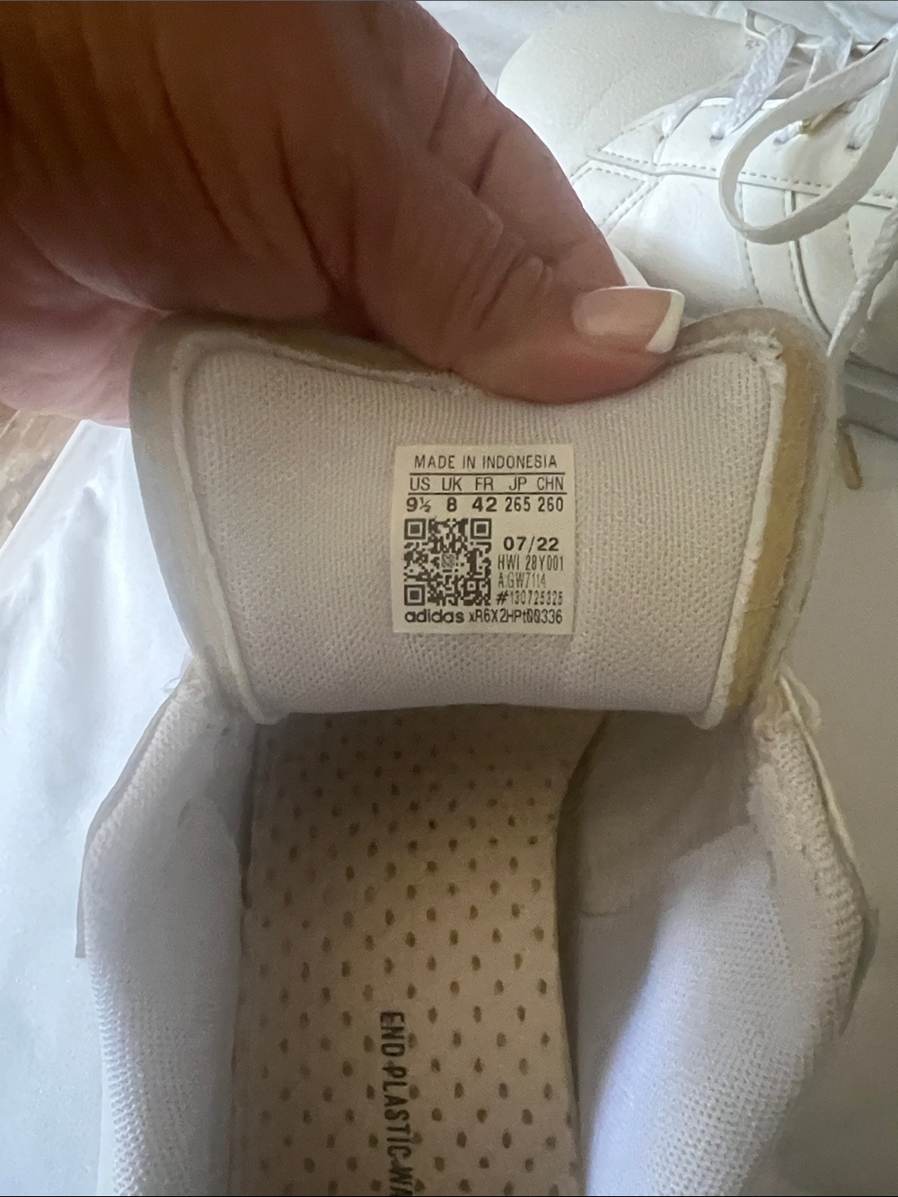 adidas White Leather Women’s Sneakers with Gold Logo - Picture 3 of 4